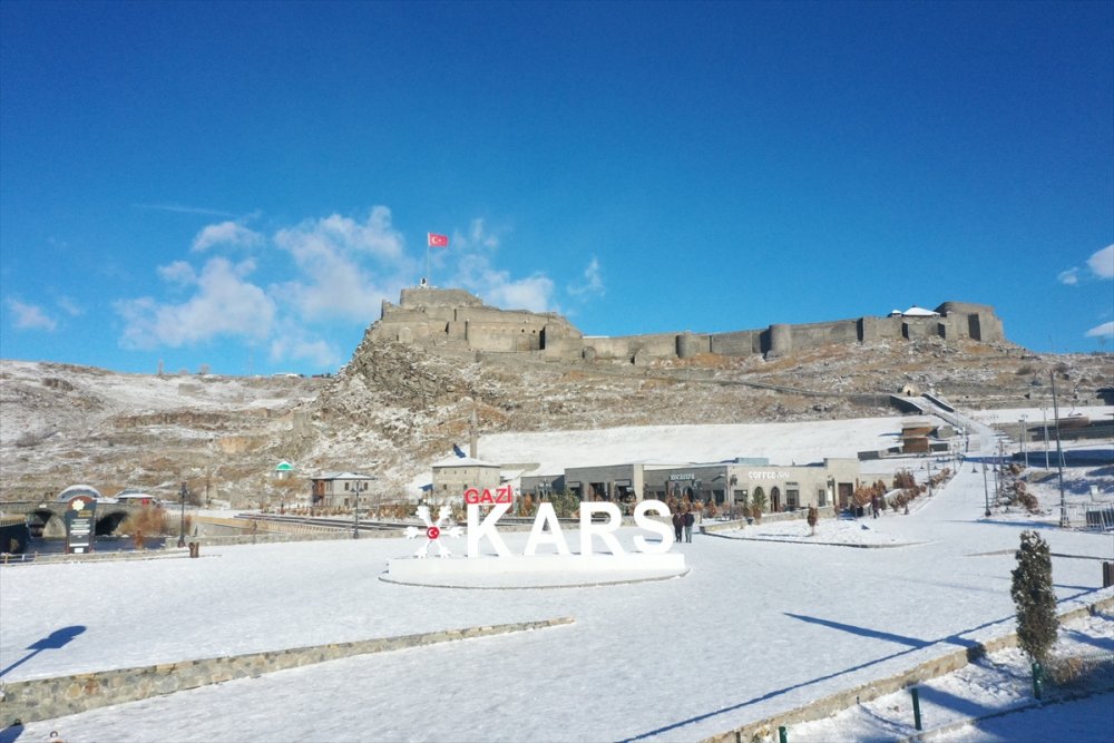 Kars'ta kar yağışı ve soğuk hava etkisini gösteriyor