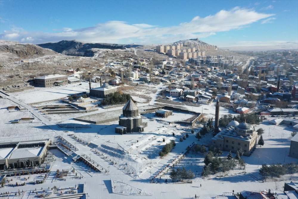 Kars'ta kar yağışı ve soğuk hava etkisini gösteriyor