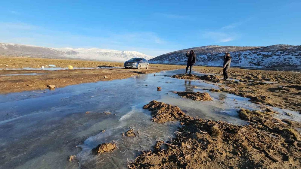 Bitlis’te Sibirya soğukları: Göller ve göletler buz tuttu