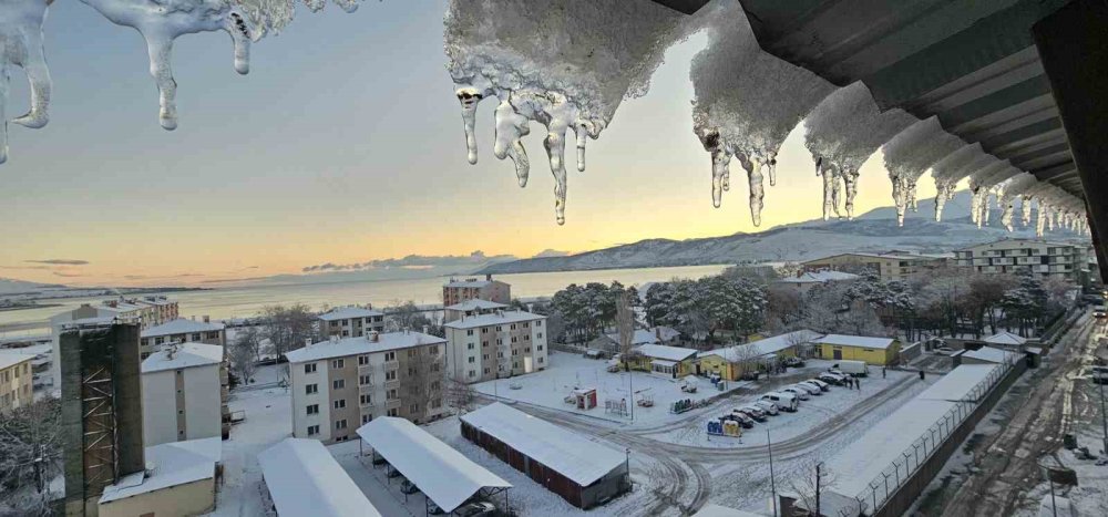 Bitlis’te Sibirya soğukları: Göller ve göletler buz tuttu