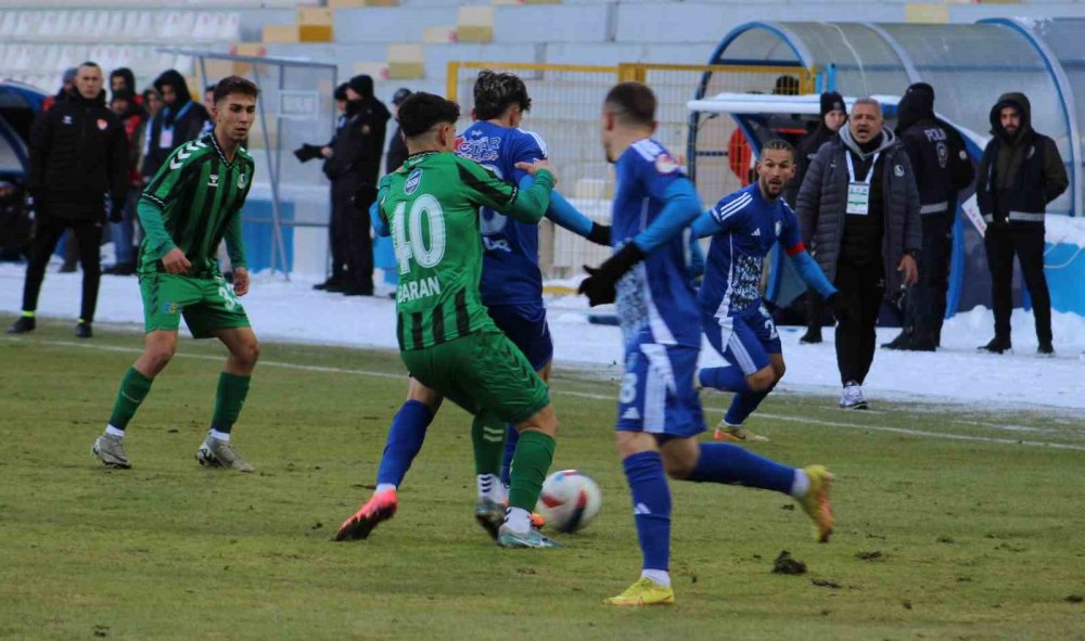 Erzurumspor, Sakaryaspor'u mağlup ederek gruplara adını yazdırdı