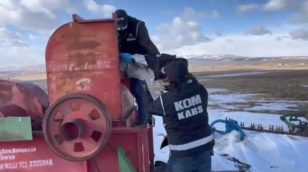 Kars'ta patoz makinesinden kalaşnikof çıktı